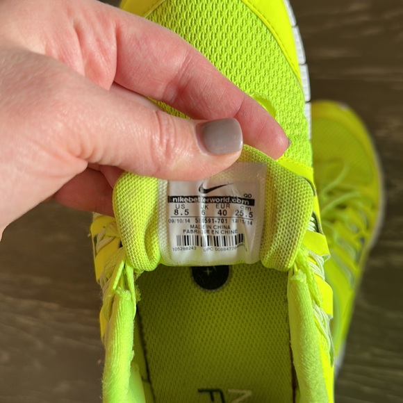 NIKE FREE - SIZE 8.5 / NEON YELLOW - Picture 5 of 7
